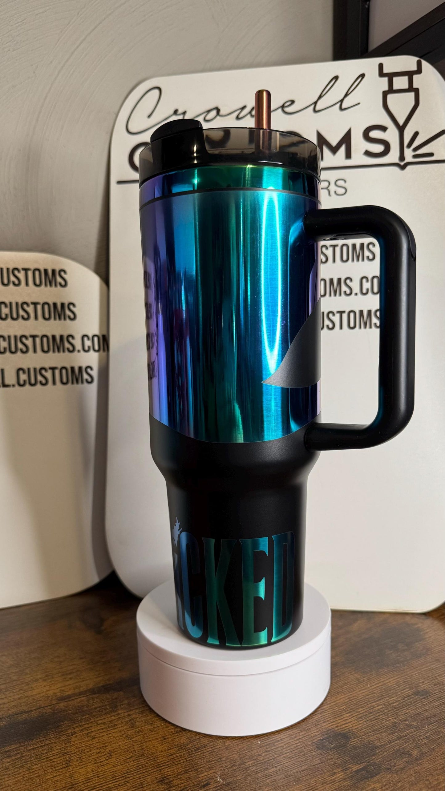 STANLEY! WICKED! Elphaba Wizard of Oz Themed 40oz Stanley H2.0 Quencher Tumbler.